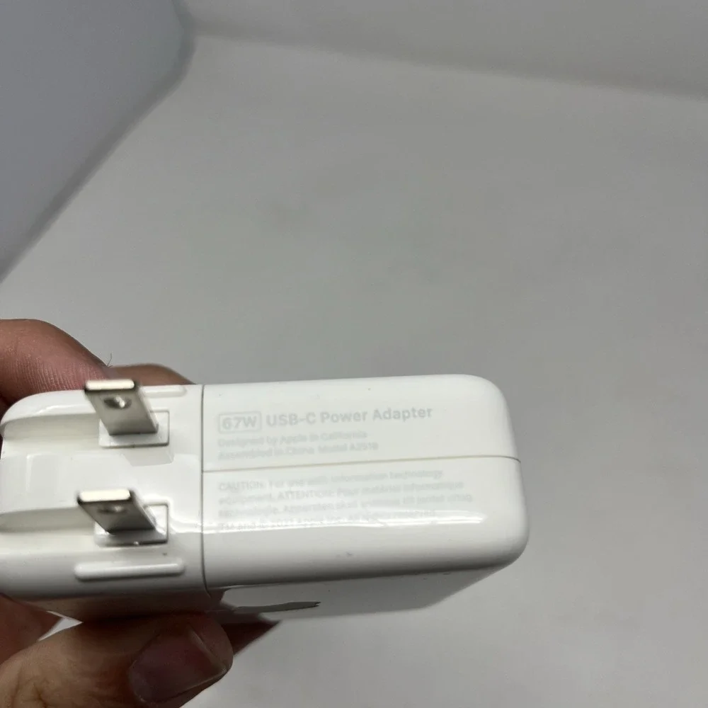 Genuine APPLE 67W USB-C Power Adapter Supply Charger MKU63AM/A A2518 - White
